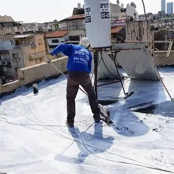 ביצוע סיוד הגג נועד לשמירה על איכות מערכת האיטום גגות שעליהם בוצע זפת